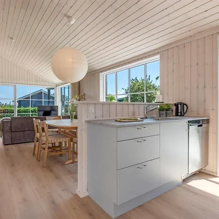 Vaeinoe - 200m From The Sea By Interhome